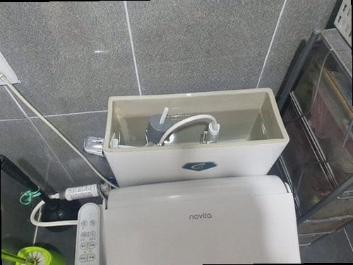남양주 퇴계원읍 하수구막힘 배관 점검 장비로 내부 상태를 확인하는 과정